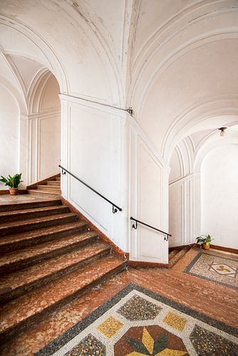 Cage d'escalier premier étage sur Perry Wiertz