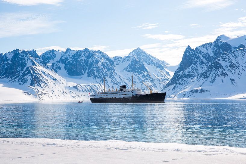 Hurtigruten's MS Nordstjernen in Spitsbergen van Gerald Lechner