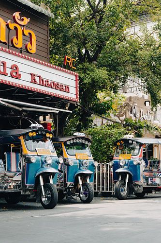 Tuk Tuk op een Rustige Straat in Bangkok, Thailand