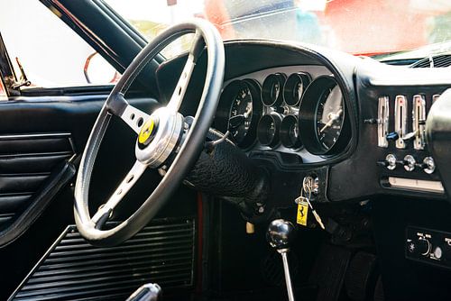 Ferrari 365 GTB Daytona klassiek sportwagen dashboard