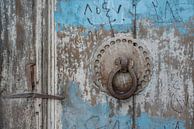 Deurklopper op een houten blauwe deur | Iran van Photolovers reisfotografie thumbnail