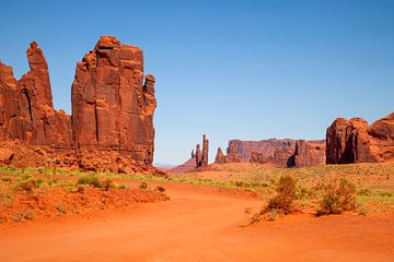 MONUMENT VALLEY De vogel, de hand en de totempaal