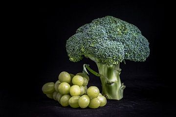 Broccoli with grapes