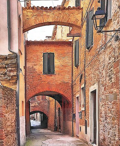 À l'intérieur des murs de la ville Panicale 10