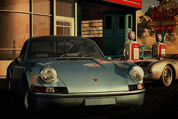 Porsche 911 bij een oud benzinestation