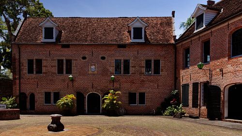 Fort Zeelandia aan de Surinamerivier in Paramaribo