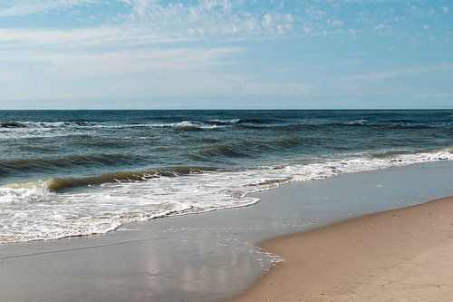 Schoorl aan zee met rustig water in blauwe lucht