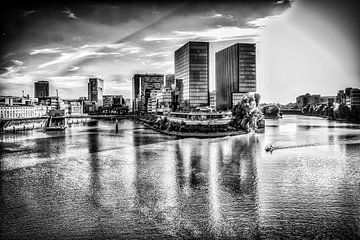 Düsseldorf Media Harbour zwart-wit van Dieter Walther