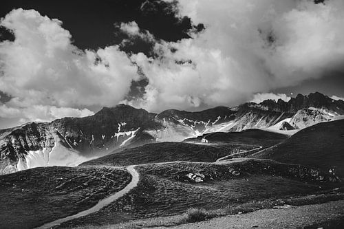 Mountains in Switzerland | Black and White Photo | Nature | Landscape photography | Views