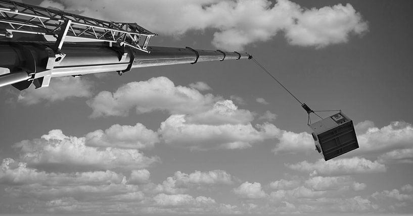 Mobiele kraan in zwart wit van Jose Lok