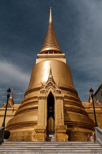 Prachtige Stoepa in het tempelcomplex Wat Phra Kaew , Grand Palace