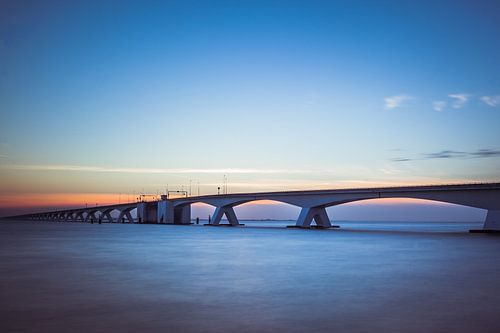 Zeelandbrug Nederland zonsondergang.