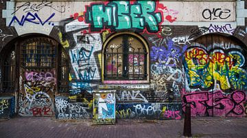 Graffiti an den Wänden des Rotlichtviertels in Amsterdam