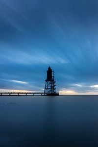 Leuchtturm an der Nordsee im Sonnenuntergang