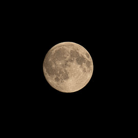 Der Mond trifft regelmäßig auf die Sieben Schwestern von Hauwert Photography