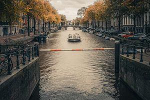 Bateau sur le point de passer sous le pont, Amsterdam