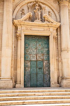 Oude deur van Chiesa di Sant'Irene (Lecce, Puglia)