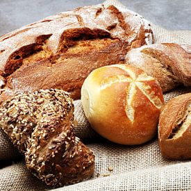 Verschillende soorten brood en broodjes op een bakkersposter van Beats