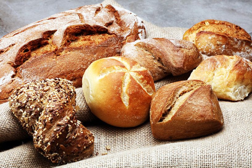 Verschillende soorten brood en broodjes op een bakkersposter van Beats