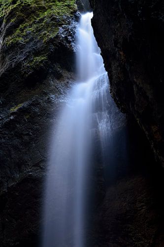 Une chute d'eau... Breitachklamm *Allgäu* , exposition longue durée à l'aspect mystique