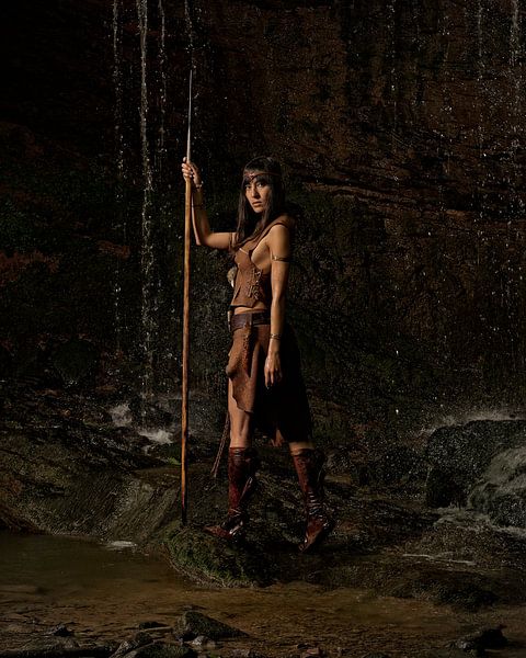 Amazone unterm Wasserfall von Marco Matznohr
