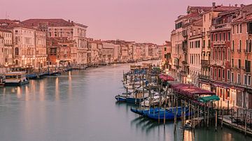Zonsopkomst in Venetië over de Grande Canal van Henk Meijer Photography