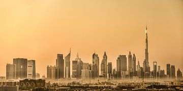 Skyline van Dubai met Burj Khalifa van Frans Lemmens