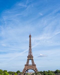 Tour Eiffel à Paris sur Lorena Cirstea