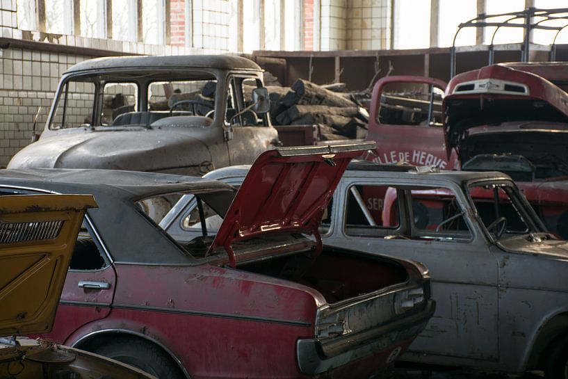 Urbex - Abandoned garage by Tim Vlielander