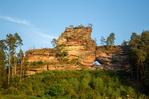 Büttelsfelsen Dahn natural monument in the evening sun. The str
