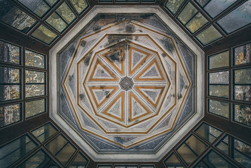 Symmetrisch Plafond van Maikel Brands