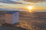 Strandcabine bij zonsondergang van Johan Vanbockryck thumbnail