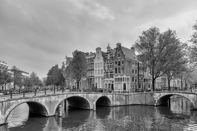 Brücken über die Keizersgracht und Leidsegracht - Amsterdam von Tony Buijse