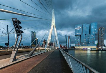 Rotterdam – De stad die nooit stilstaat by David Pronk
