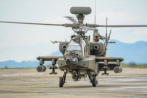 Japanischer Boeing AH-64DJP Apache Kampfhubschrauber.