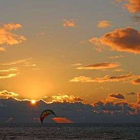 Strand, sunset, kite sur Yvonne Steenbergen