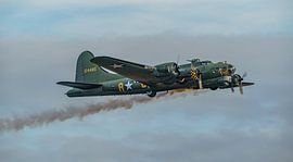 Smoking Boeing B-17G Flying Fortress 