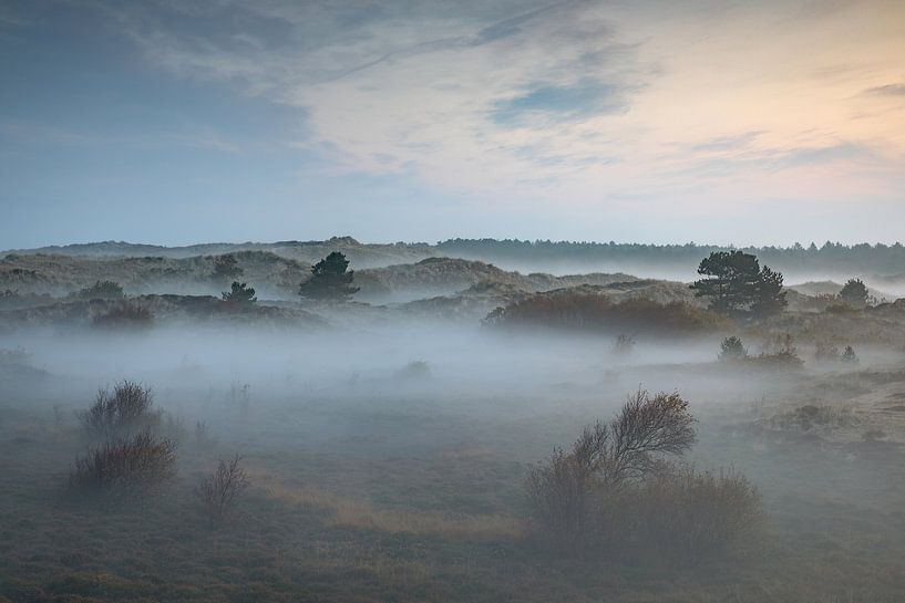 Zonsopgang op Terschelling met nevel in de herfst von Karin de Jonge