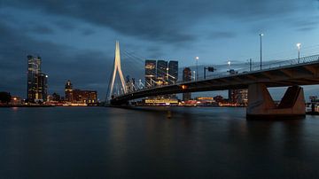 Night photo of the Kop van Zuid Rotterdam by Paul Kampman