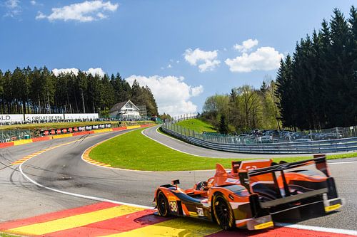 G-Drive Racing Gibson 015S - Nissan LMP2 racewagen in Eau Rouge