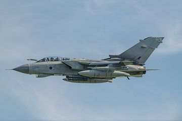 Flyby van een Royal Air Force Panavia Tornado. van Jaap van den Berg