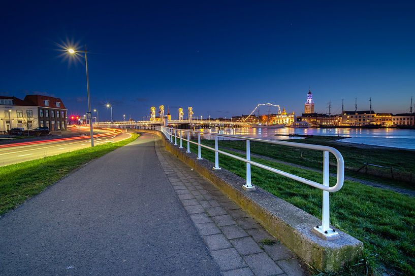 Heure bleue et soirée au-dessus d'IJsselmuiden & Kampen par Fotografiecor .nl