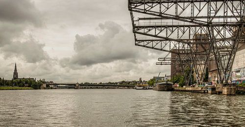 Sint-Martinuskerk  vanaf de Maas in Maatricht