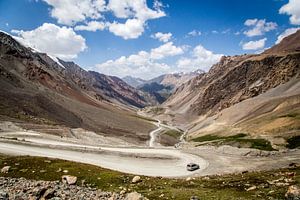 Route de montagne au Kirghizstan