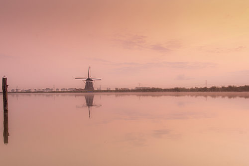 Mühle im Morgennebel