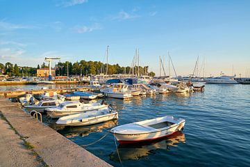Haven met boten in de romantische havenstad Porec aan de kust van de Adriatische Zee in Kroatië