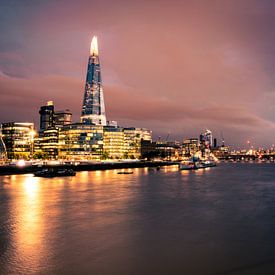 Die Londoner Skyline am Abend von Thijs van Beusekom