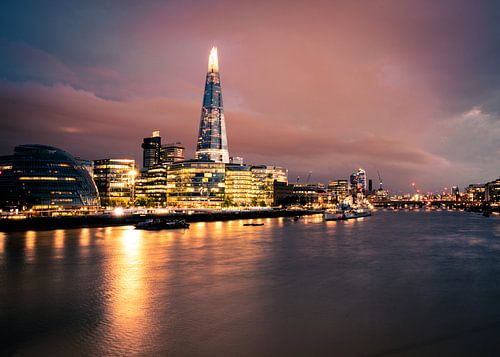 Die Londoner Skyline am Abend