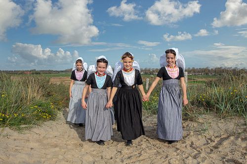 Zeeland girls by Lisette van Peenen