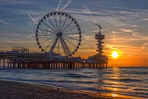 de pier in Scheveningen van John Ouds